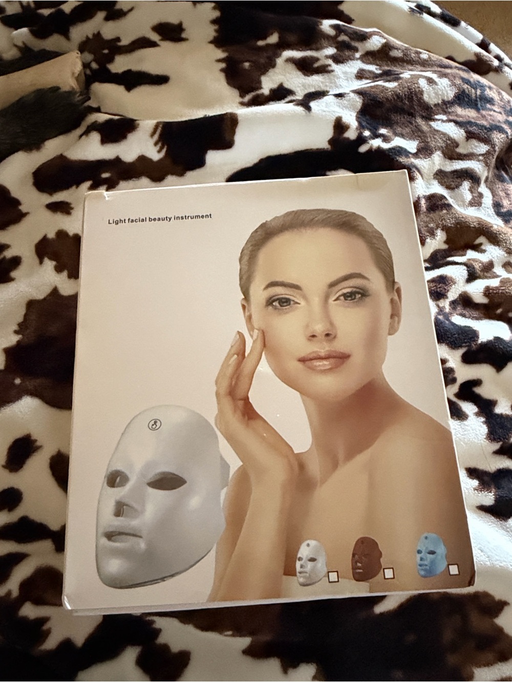 LED Facial Mask Light Therapy for Women - White